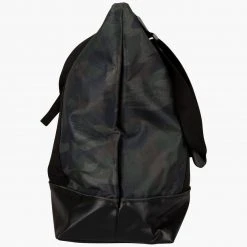 Salty Crew Beach Day Essentials Beachbreak 2 Camo Tote